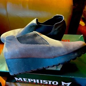 Women’s size 10 MEPHISTO grey suede wedge shoes